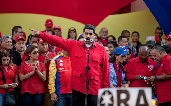 Президент Венесуэлы Николас Мадуро выступает во&nbsp;время политического митинга против&nbsp;оппозиции, 25 октября 2016 года
