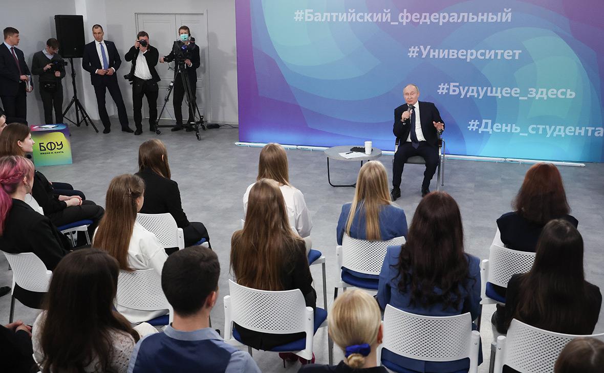Владимир Путин во время встречи&nbsp;со студентами