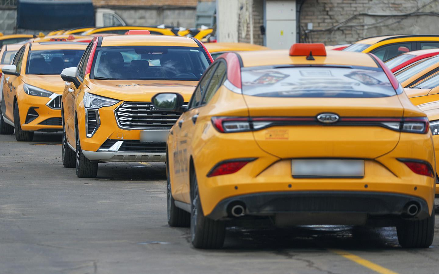 Такси без иномарок, лишение прав — без суда. Важное из телеграма Autonews