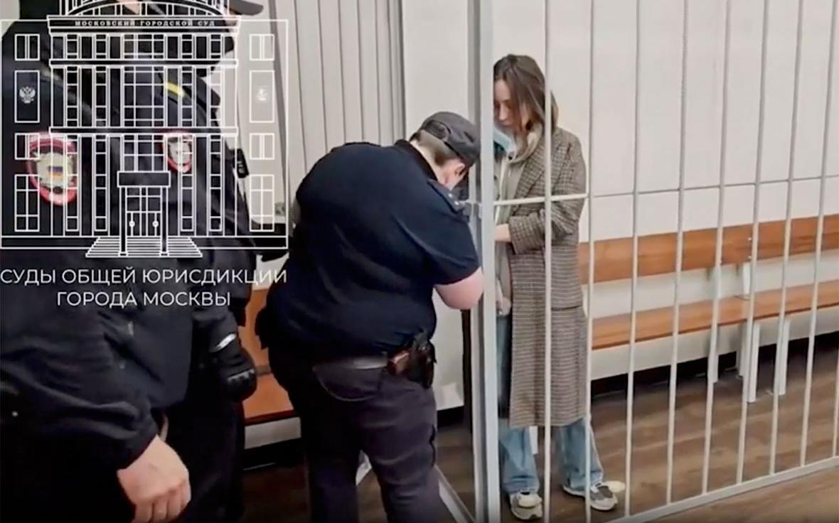 Суд арестовал устроившую ДТП с Mercedes в центре Москвы женщину