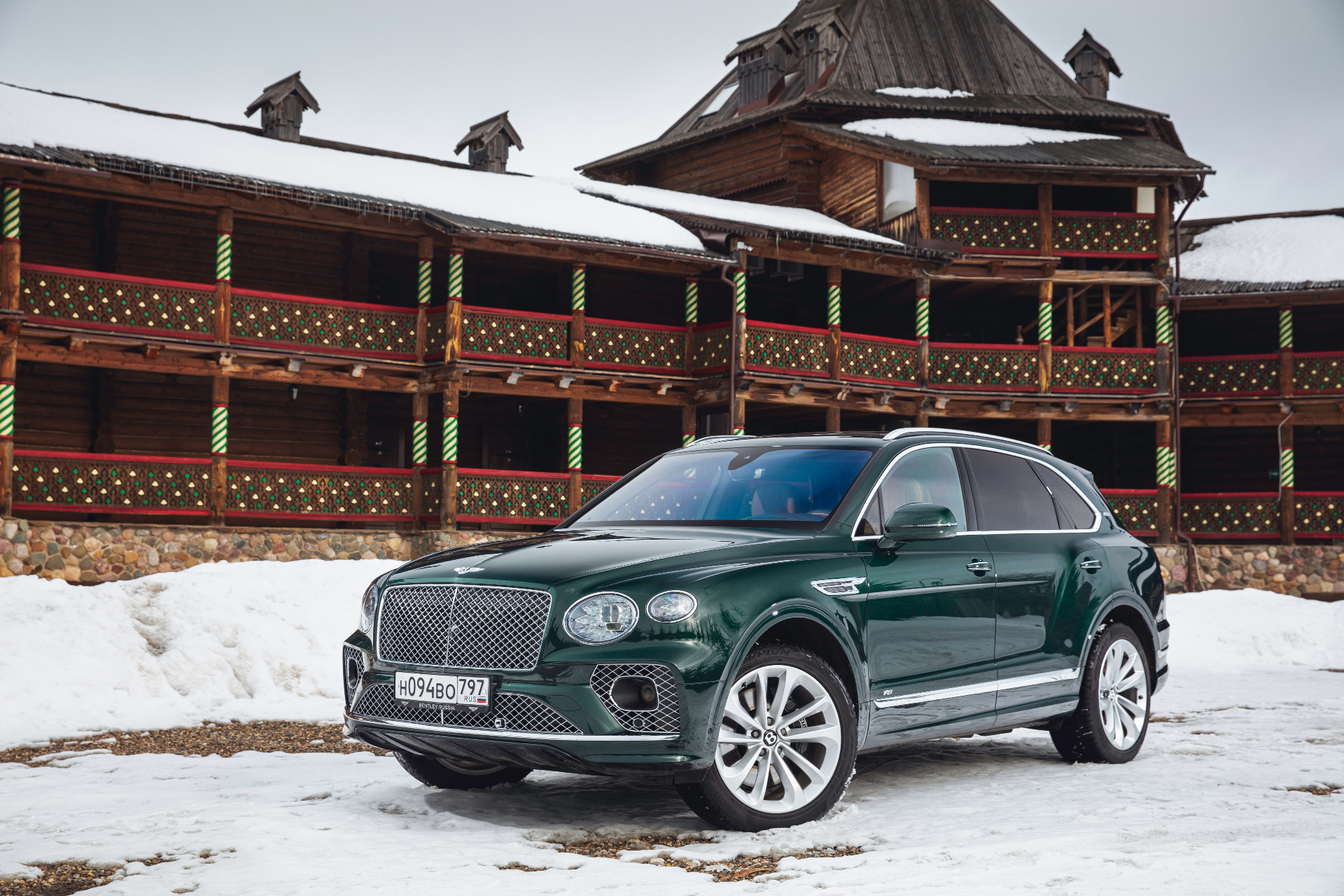 Бездорожье отменяется: тест-драйв нового Bentley Bentayga по Золотому кольцу  | РБК Стиль