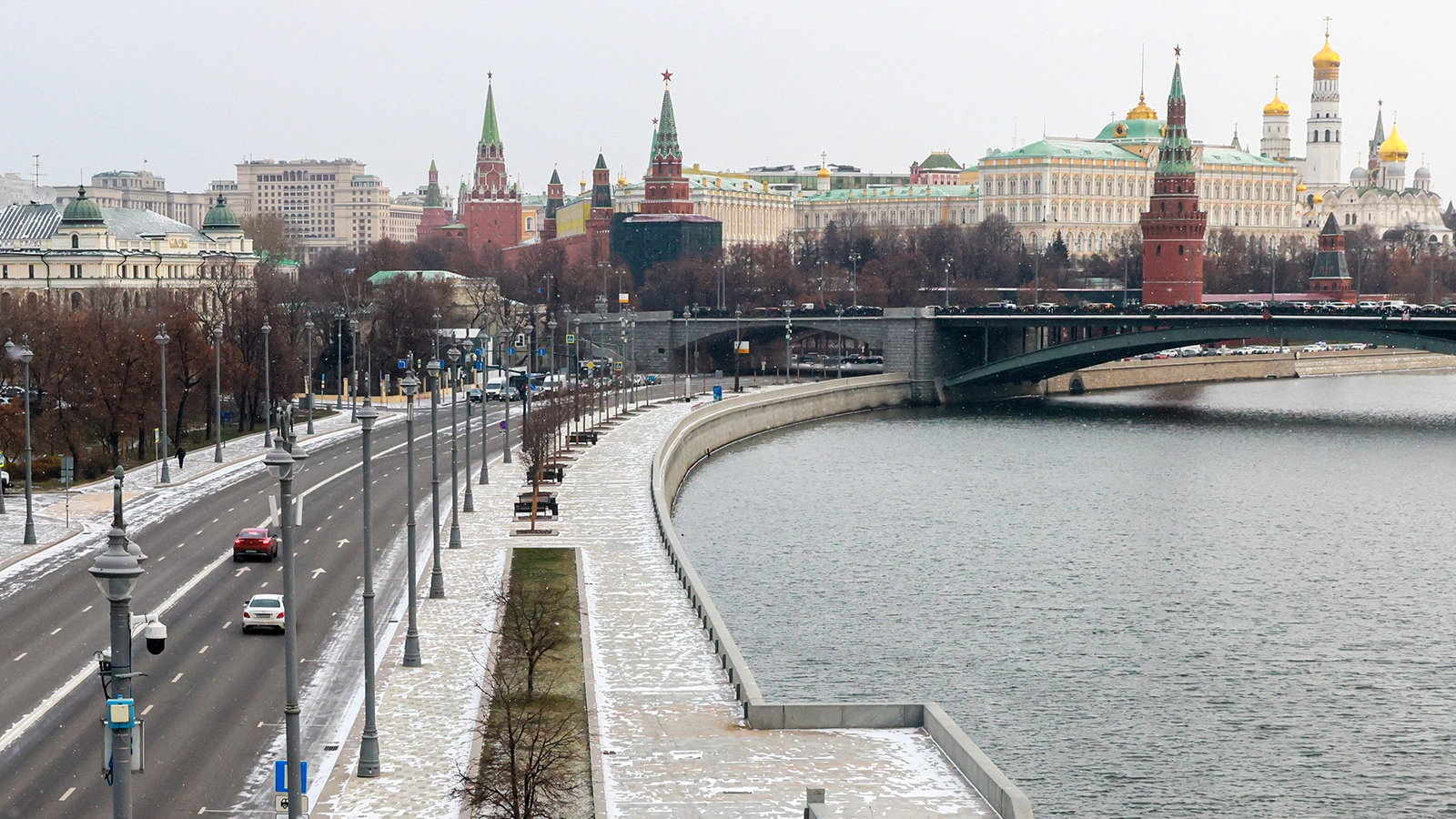 <p>Вид на Кремль и набережную Москвы-реки</p>