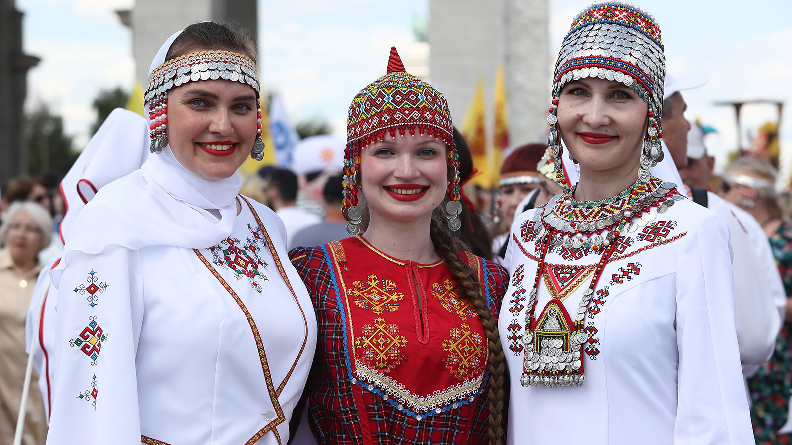 <p>Театрализованное костюмированное шествие народных и фольклорных коллективов в честь праздника Акатуй</p>