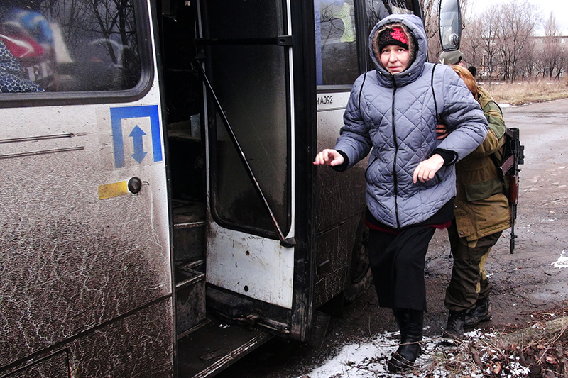 Эвакуация мирных жителей из Углегорска Донецкой области.