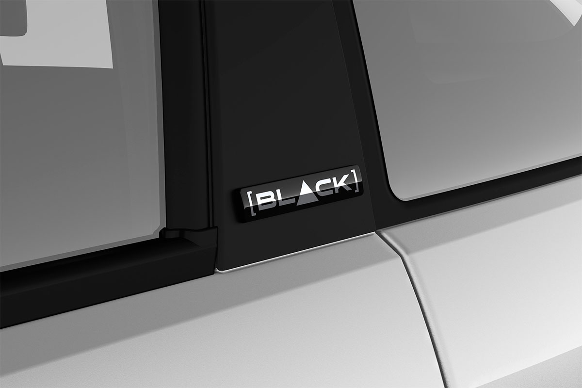 АвтоВАЗ назвал цены на новую «очень черную» версию Lada Niva Travel