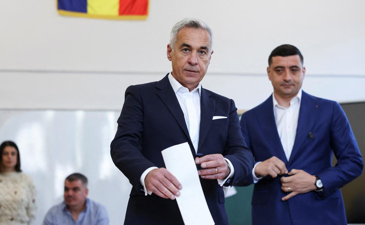 Кэлин Джорджеску (в центре)