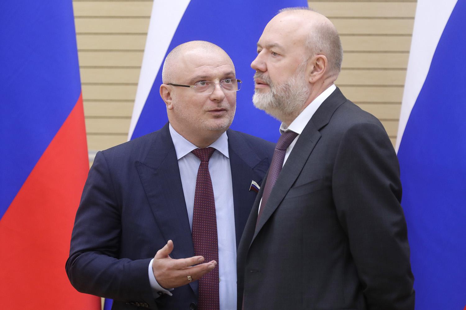 Председатель комитета Совета Федерации по конституционному законодательству и государственному строительству Андрей Клишас и председатель комитета Госдумы по государственному строительству и законодательству Павел Крашенинников (слева направо), январь 2020 года