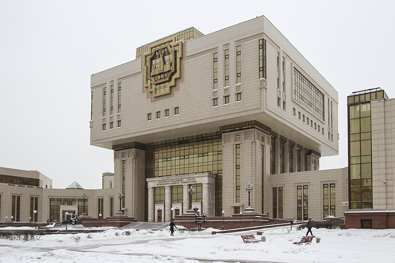 Построенная на новых территориях Фундаментальная библиотека МГУ общей площадью 55 тыс. кв. м была открыта к 250-летнему юбилею университета в 2005 году.
