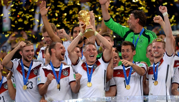 Кубок мира - в руках Бастиана Швайнштайгера.