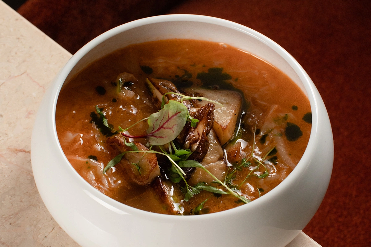 На самом деле традиционный русский суп неплохо сочетается с вином самых разных стилей