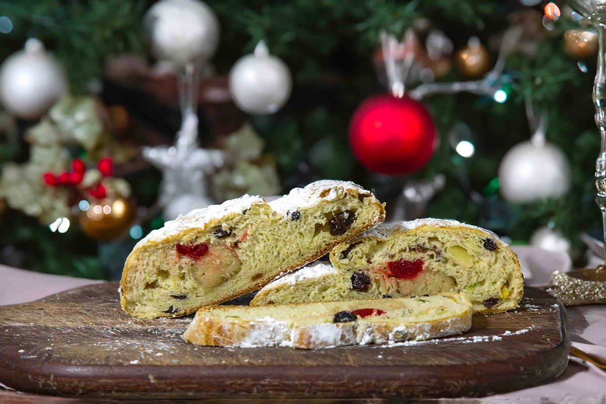 Учтите, что марципан сам по себе сладкий — его делают из измельченного миндаля и сахарного сиропа