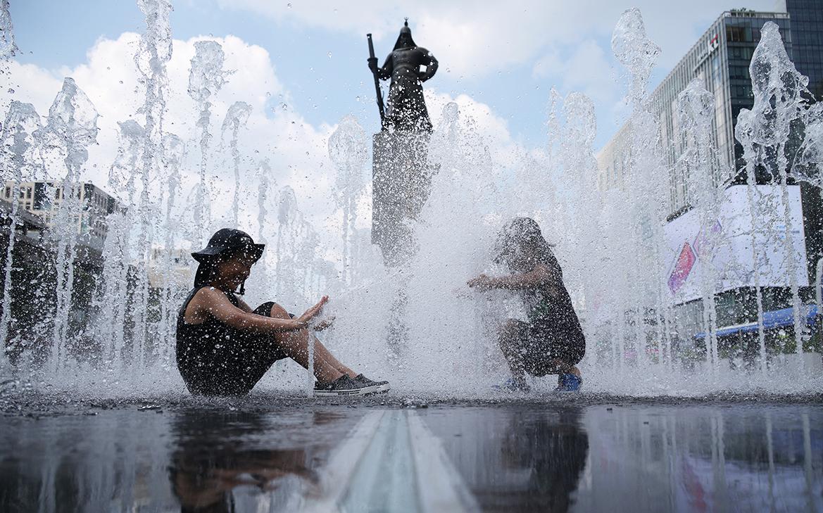В Южной Корее — 42,5 °C, в КНДР заполнены пляжи. Как Азия переносит жару