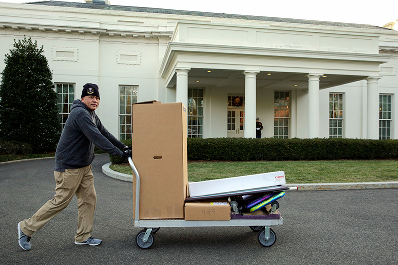 Из Белого дома вывозят огромные коробки с вещами
&nbsp;