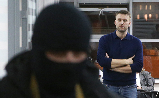 Оппозиционер Алексей Навальный&nbsp;в офисе Фонда борьбы с коррупцией. 2015 год


