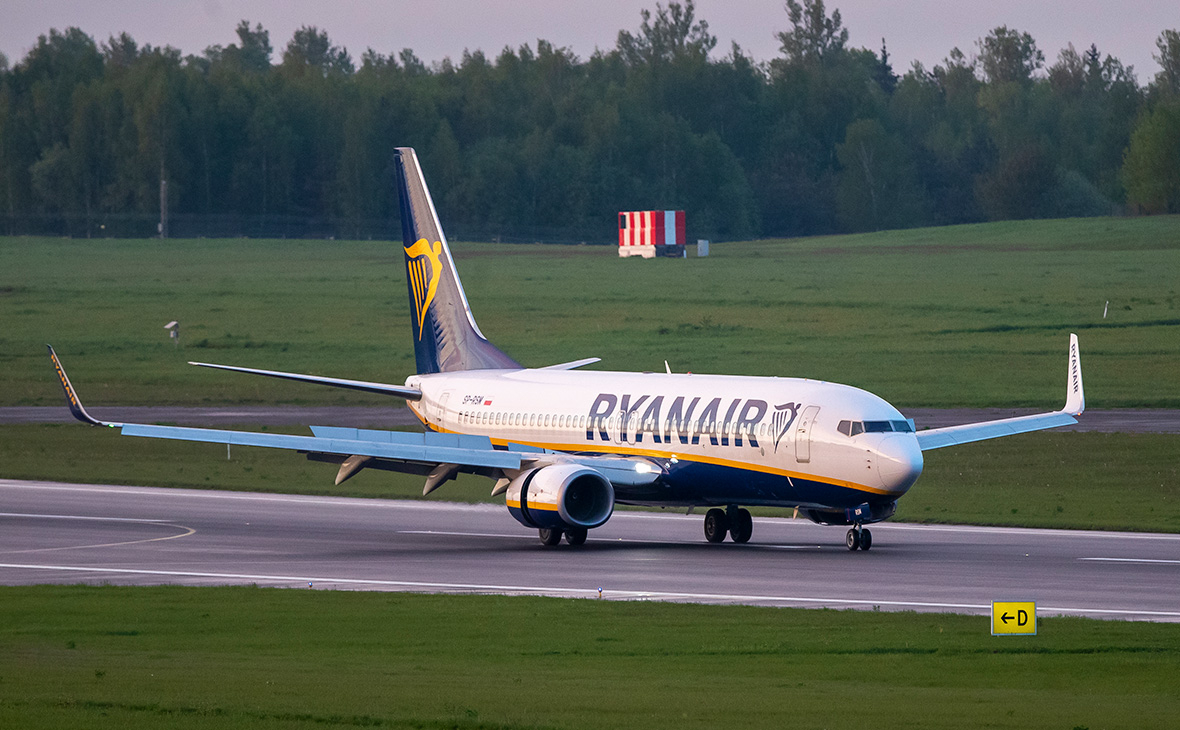 Польша заявила об отсутствии угрозы взрыва на севшем в Минске Ryanair"/>













