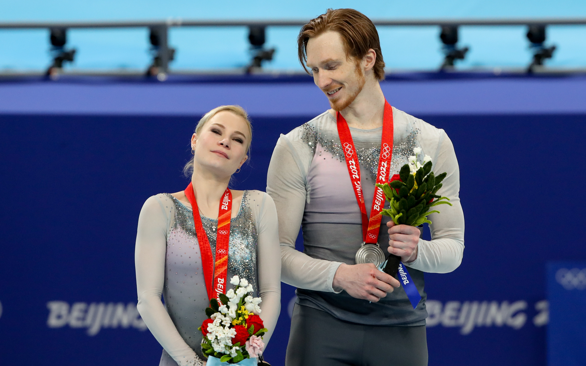 Евгения Тарасова и Владимир Морозов с серебряными медалями