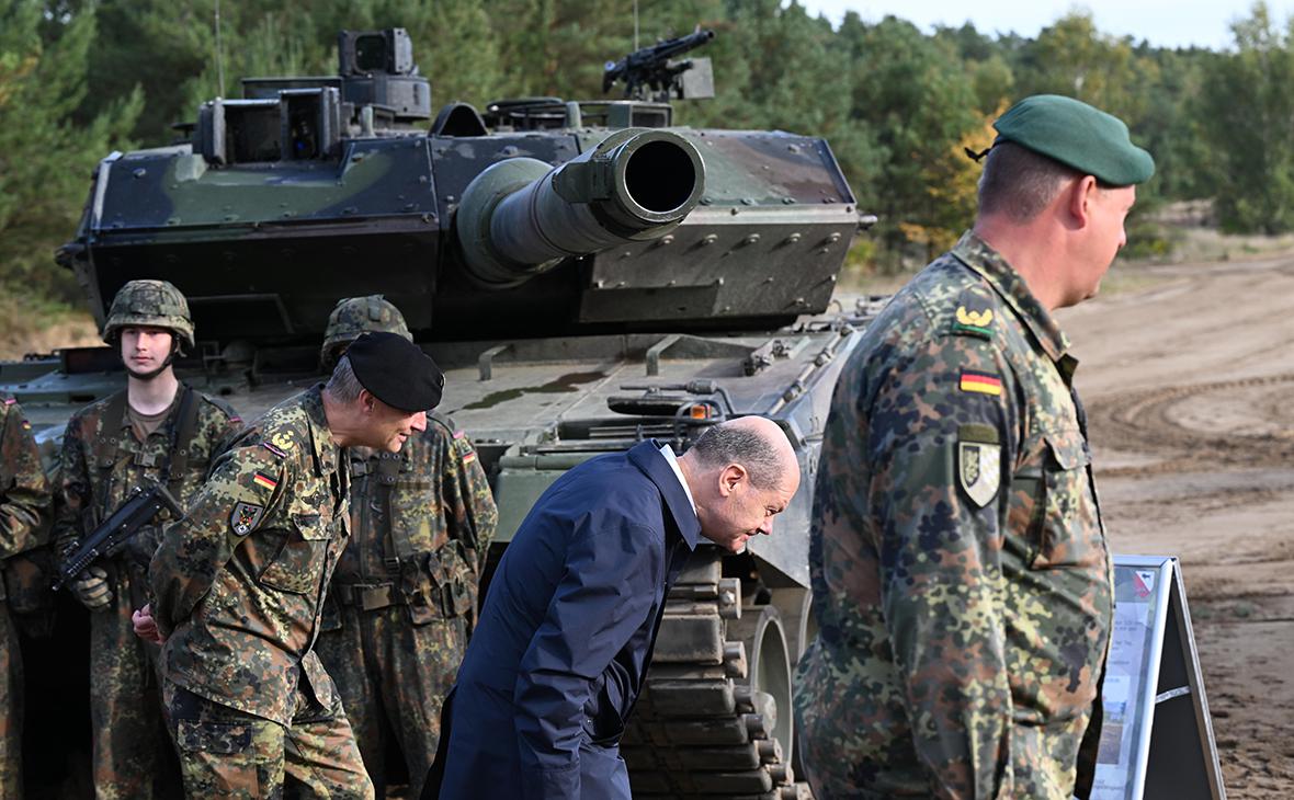Politico назвала число танков, которые США отправят на Украину"/>













