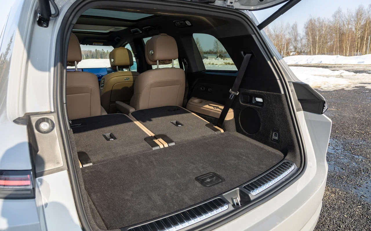 При сложении кресел третьего ряда образуется практически полностью ровный пол, а максимальный объем &laquo;трюма&raquo; &mdash;&nbsp;1 191 л