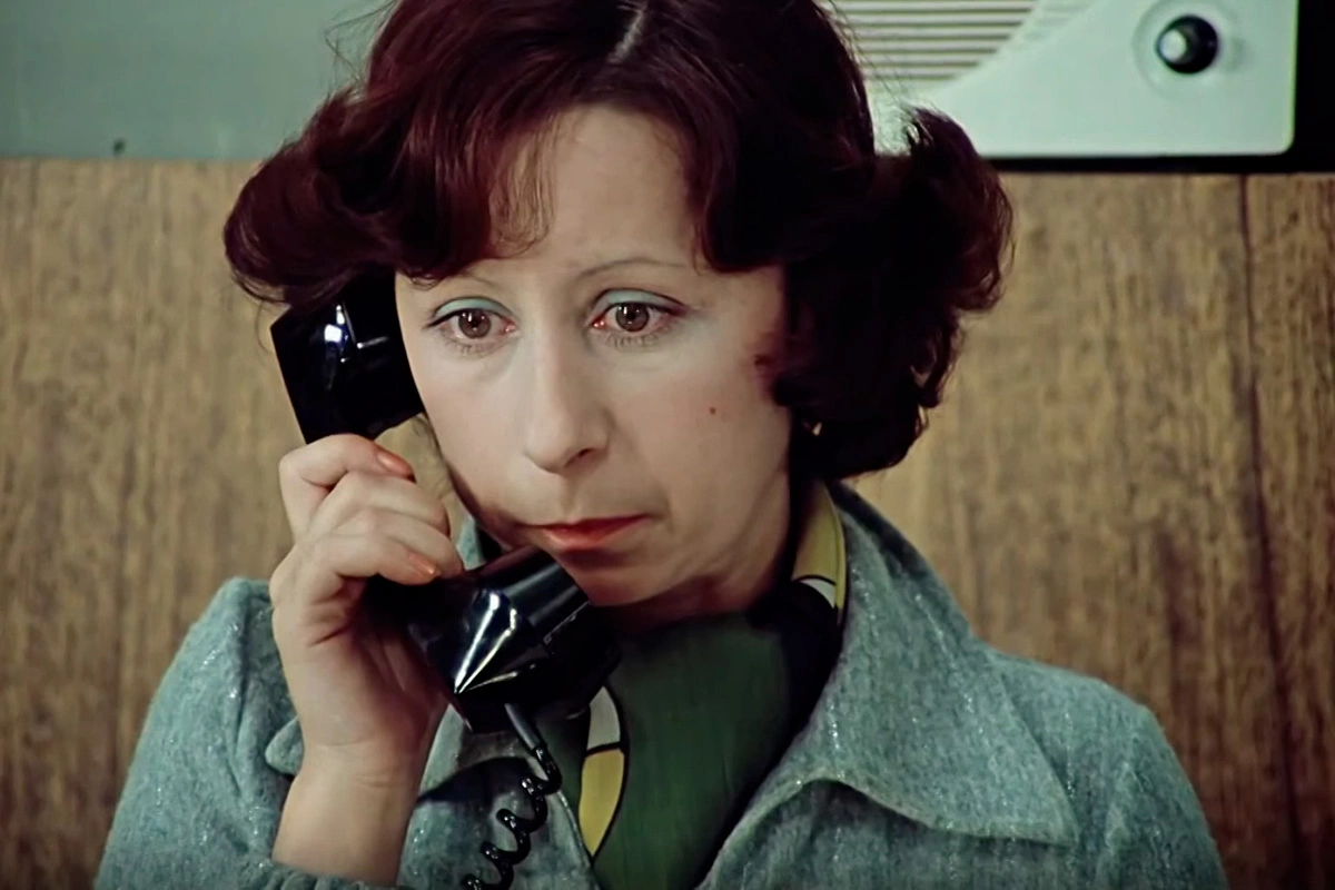 У секретарши по задумке должен был быть реальный муж в фильме, а не только в качестве «голоса по телефону». Лия Ахеджакова в фильме «Служебный роман»