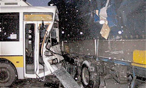 В Бразилии автобус с людьми врезался в грузовик