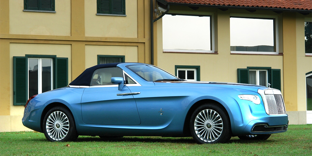 Самый необычный кабриолет Rolls Royce был построен в 2008 г. ателье Pininfarina по заказу британского коллекционера Роланда Холла. Машина, созданная в единственном экземпляре, получила имя Hyperion. Силовую установку донорского Phantom Drophead Coupe оставили без изменений, а кузов основательно перекроили. Лобовое стекло сдвинули на 40 см назад, удалили задние сиденья. В переднюю панель встроили часы Girard-Perregaux.