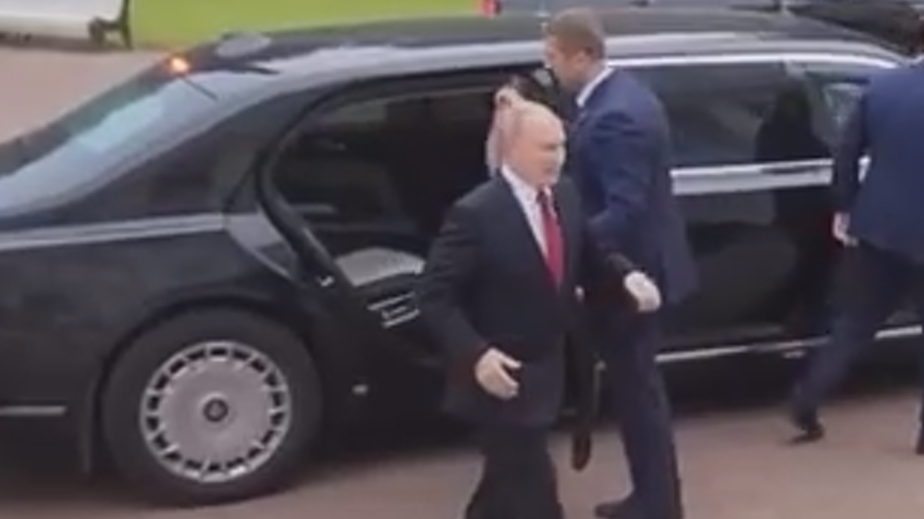 Путин приехал в комплекс «Ораниенбаум» в Петергофе