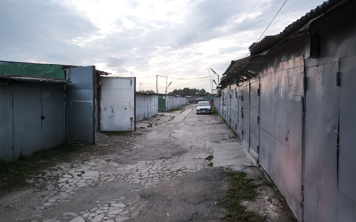 Если гараж находится в составе гаражного кооператива, важно убедиться в законности его постройки и правомерности владения