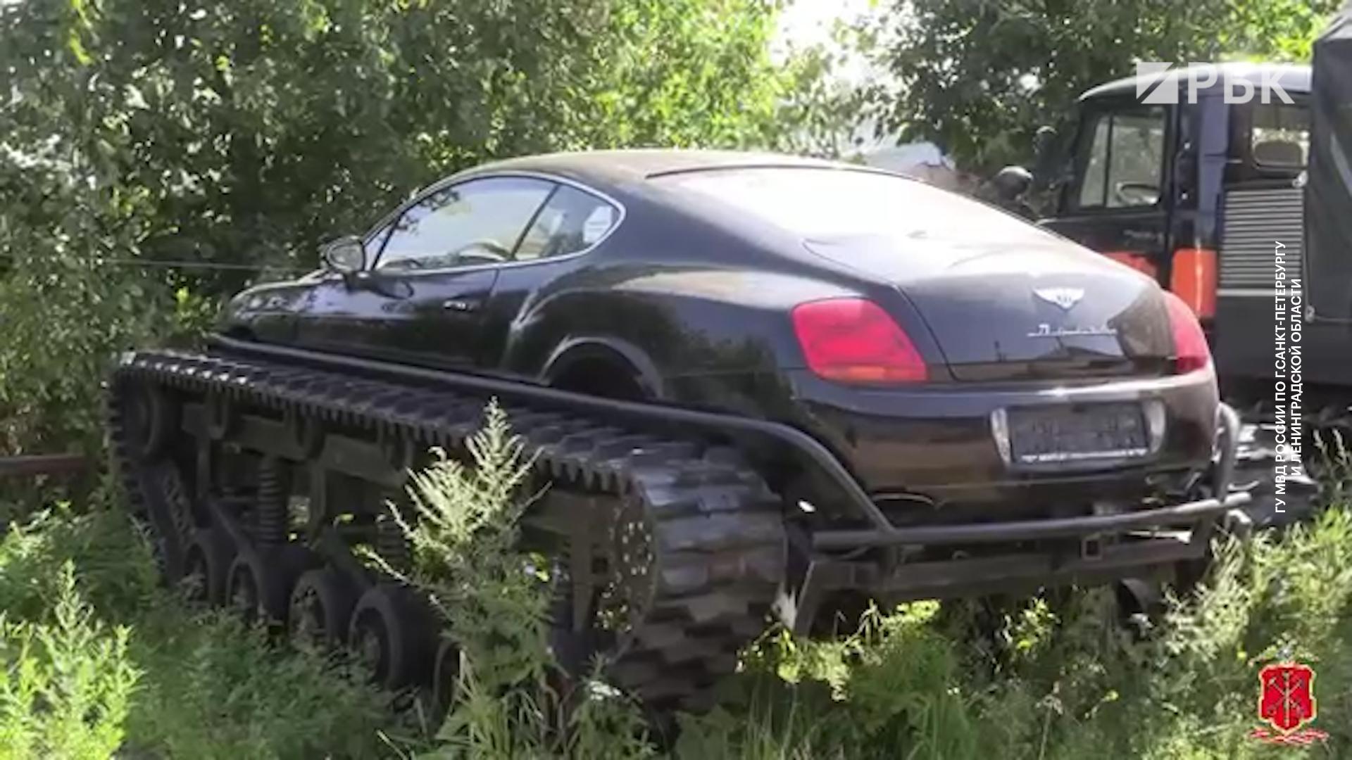 Bentley на гусеницах обнаружили в ходе рейда в Петербурге. Видео