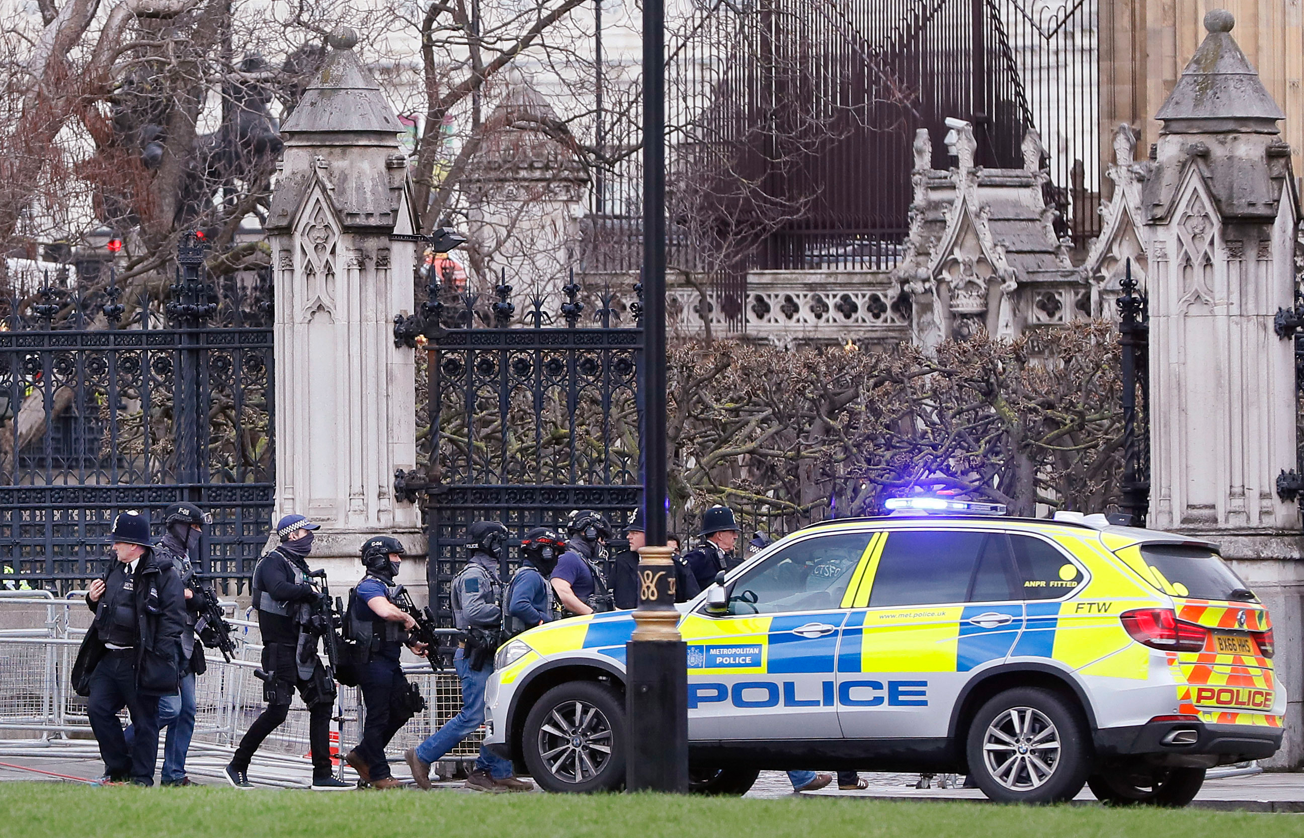 Полиция у здания британского парламента