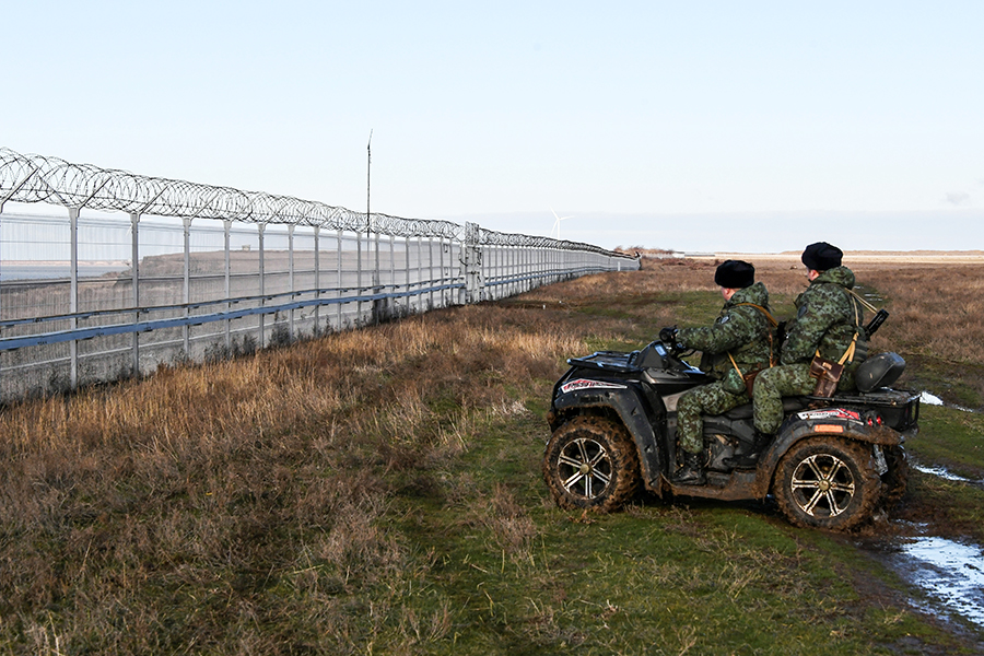 28 декабря ФСБ сообщила о завершении строительства заграждения на границе Крыма с Украиной