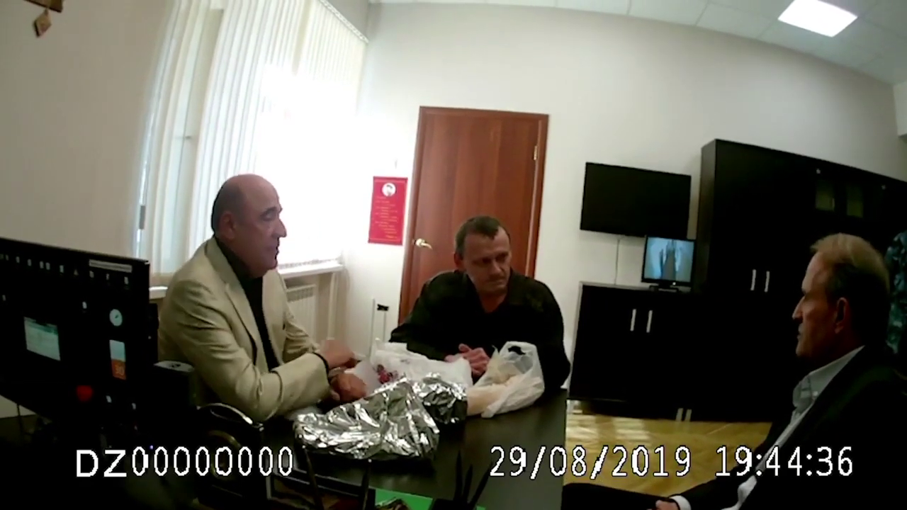 Медведчук показал видео встречи с украинскими заключенными в «Лефортово»