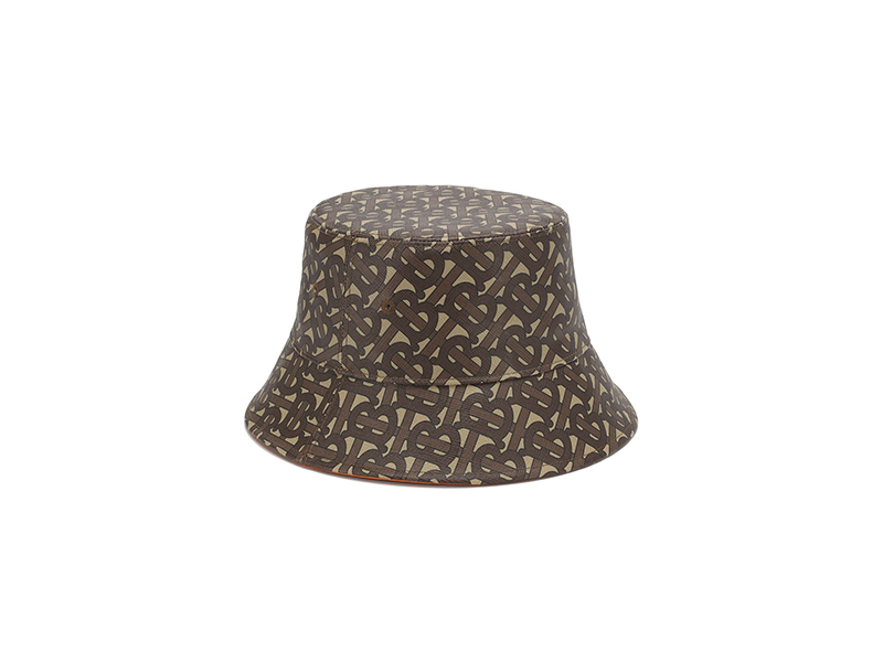 Шляпа Burberry, 29 950 руб. (ЦУМ)