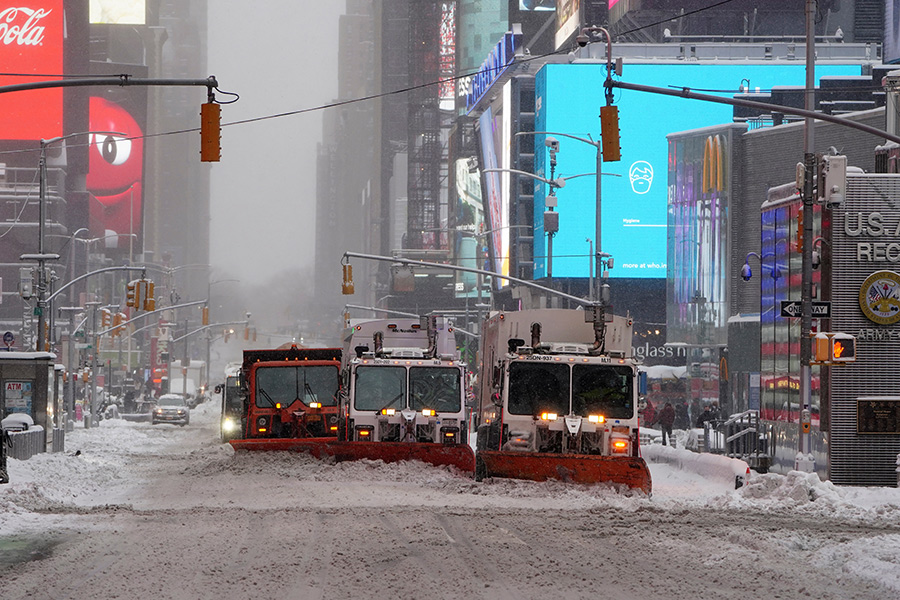 В Нью-Йорке и Пенсильвании&nbsp;снега местами&nbsp;выпало&nbsp;до 90&nbsp;см. Синоптики&nbsp;сообщили, что&nbsp;за один день в Нью-Йорке выпало больше снега, чем за всю прошлую зиму