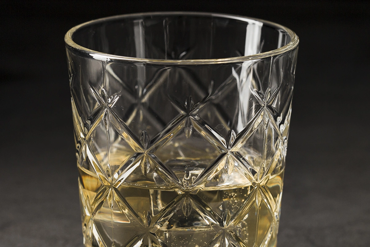 Национальный чешский напиток Бехеровка относится к классическим горьким травяным ликерам