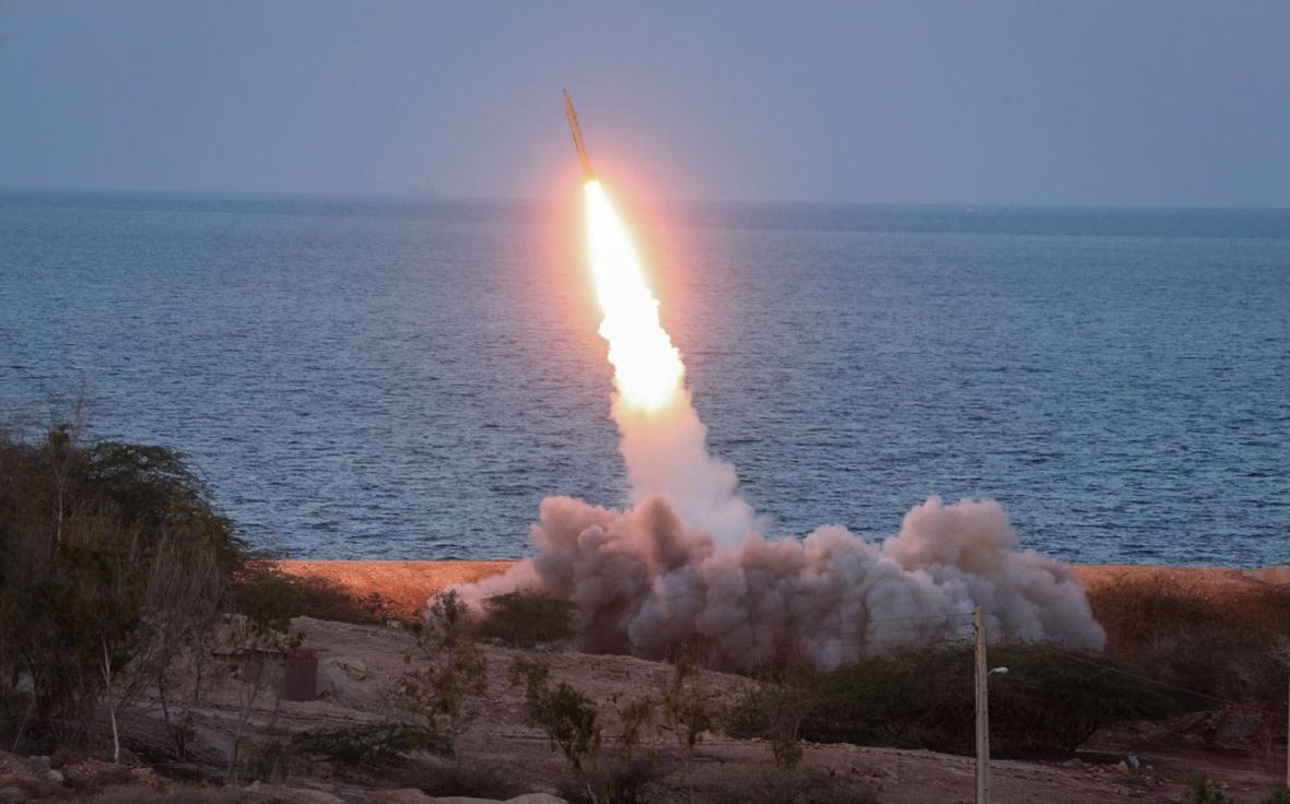 Иран нанес удары по военным целям на севере Израиля