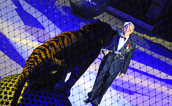 Мстислав Запашный на вечере, посвященном его 70-летию, на арене Цирка на Цветном бульваре, май 2008 года


