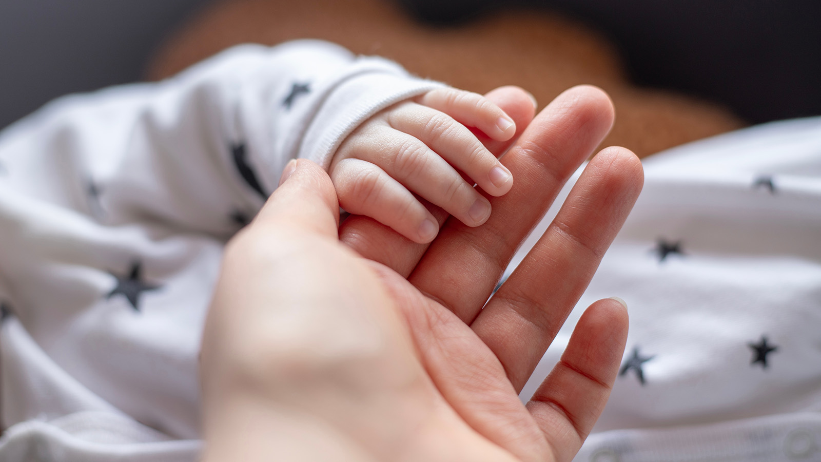 В Китае женщина родила в 63 года. Почему она решилась на такой шаг