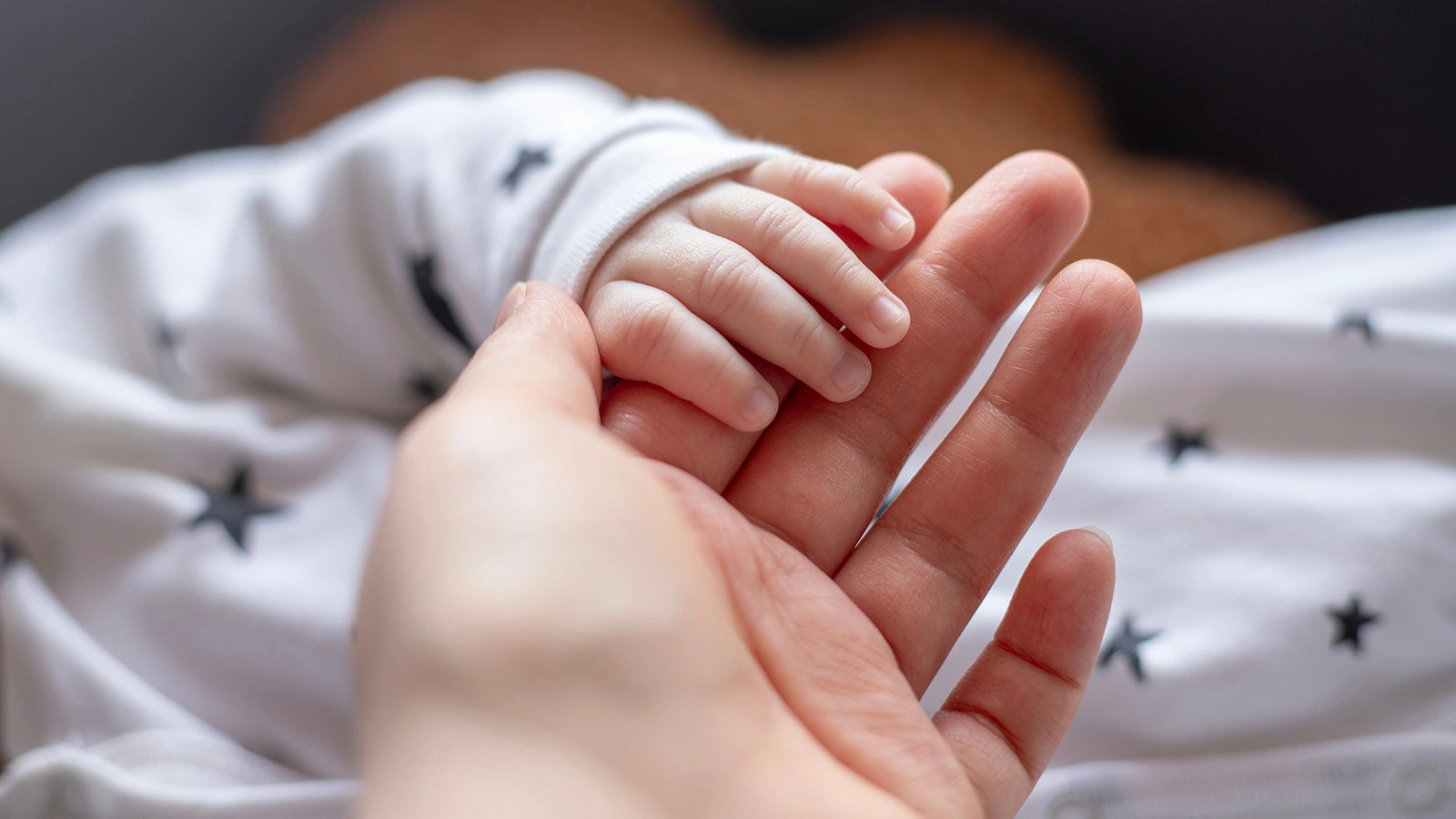 В Китае женщина родила в 63 года. Почему она решилась на такой шаг