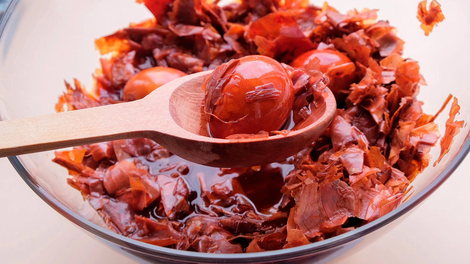 За снятие шелухи с лука в магазине для покраски яиц грозит штраф