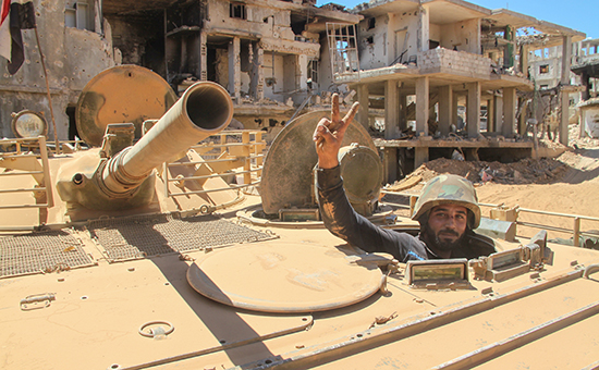 Военнослужащий сирийской армии в&nbsp;городе Забадани (пригороде Дамаска)
