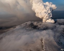 Извержение вулкана на Камчатке заставило изменить маршруты самолетов