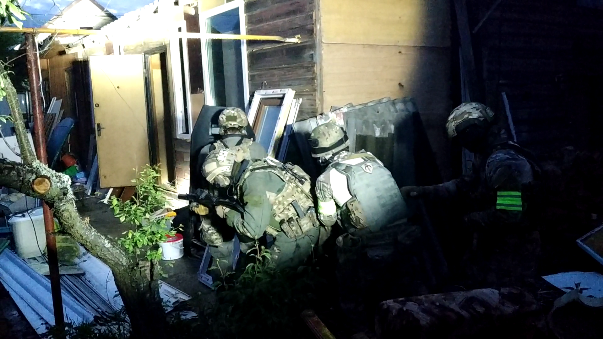 НАК опубликовал видео с места операции против боевиков в Кольчугино