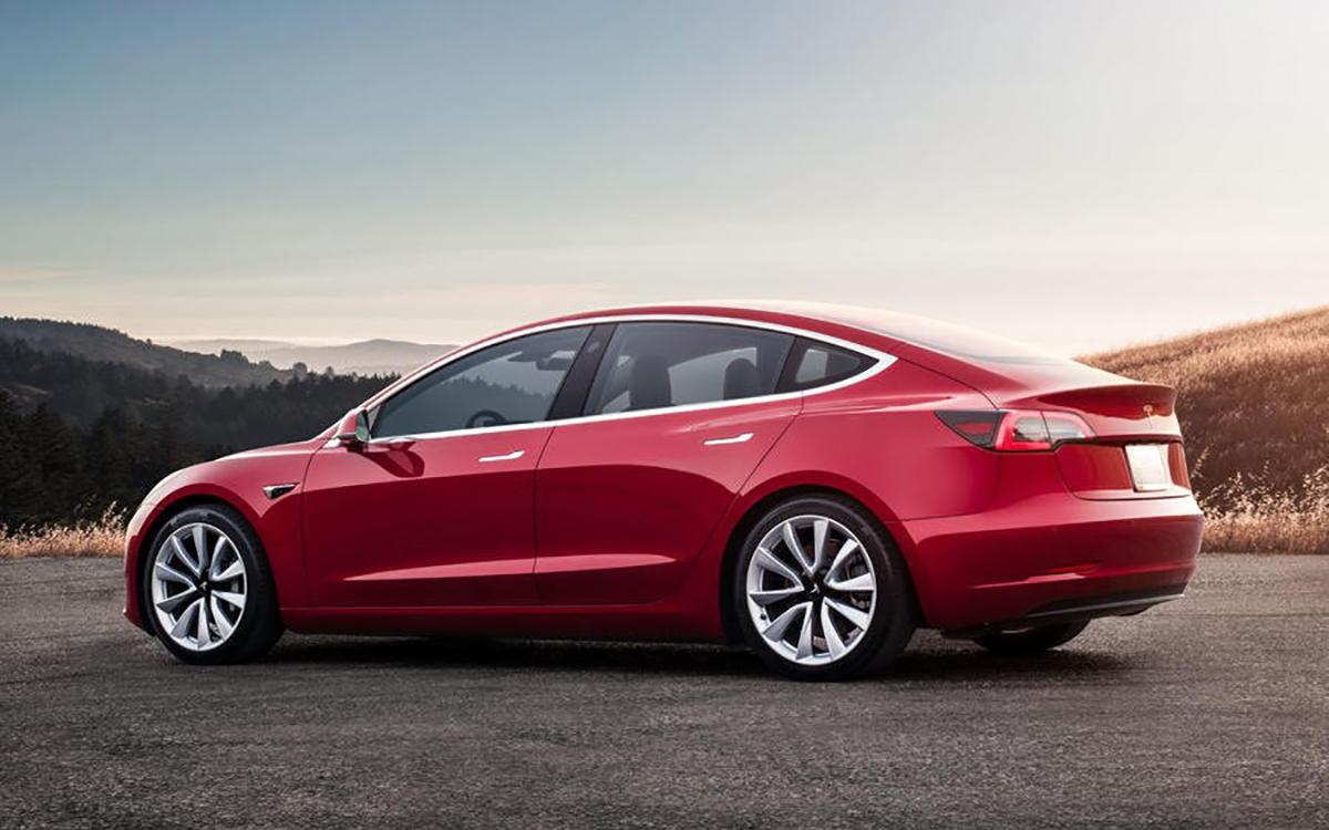 Tesla выпустит недорогой электрический хэтчбек