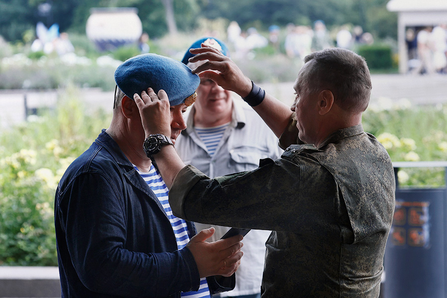 Форменный головной убор российских десантников&nbsp;&mdash; берет голубого цвета