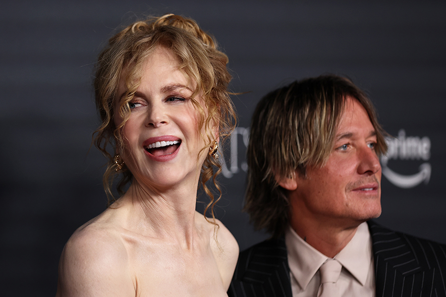 Актриса Николь Кидман и кантри-музыкант Кит Урбан расстались после 19 лет брака. Обладательница премии &laquo;Оскар&raquo; назвала причиной разрыва &laquo;непреодолимые разногласия&raquo;. У бывших супругов две дочери&nbsp;&mdash; Кидман будет их основным опекуном. Совместно нажитое имущество Кидман и Урбан поделили поровну.

Пара познакомилась в 2005 году, через год они объявили о помолвке. Ранее актриса была замужем за Томом Крузом (в 1990&ndash;2001 годы)