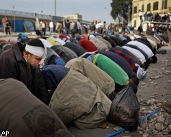 В Египте христиане встали живой стеной вокруг молящихся мусульман