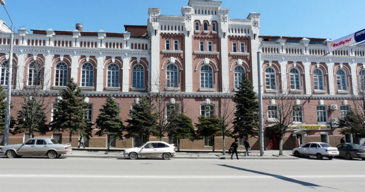 Производители ростов на дону. ВИНОВОДОЧНЫЙ завод Ростов Буденновский на Дону Буденновский. Винно водочный завод Ростов. Здание Ростовский-на-Дону винно-водочный завод. Ростов ликероводочный завод.