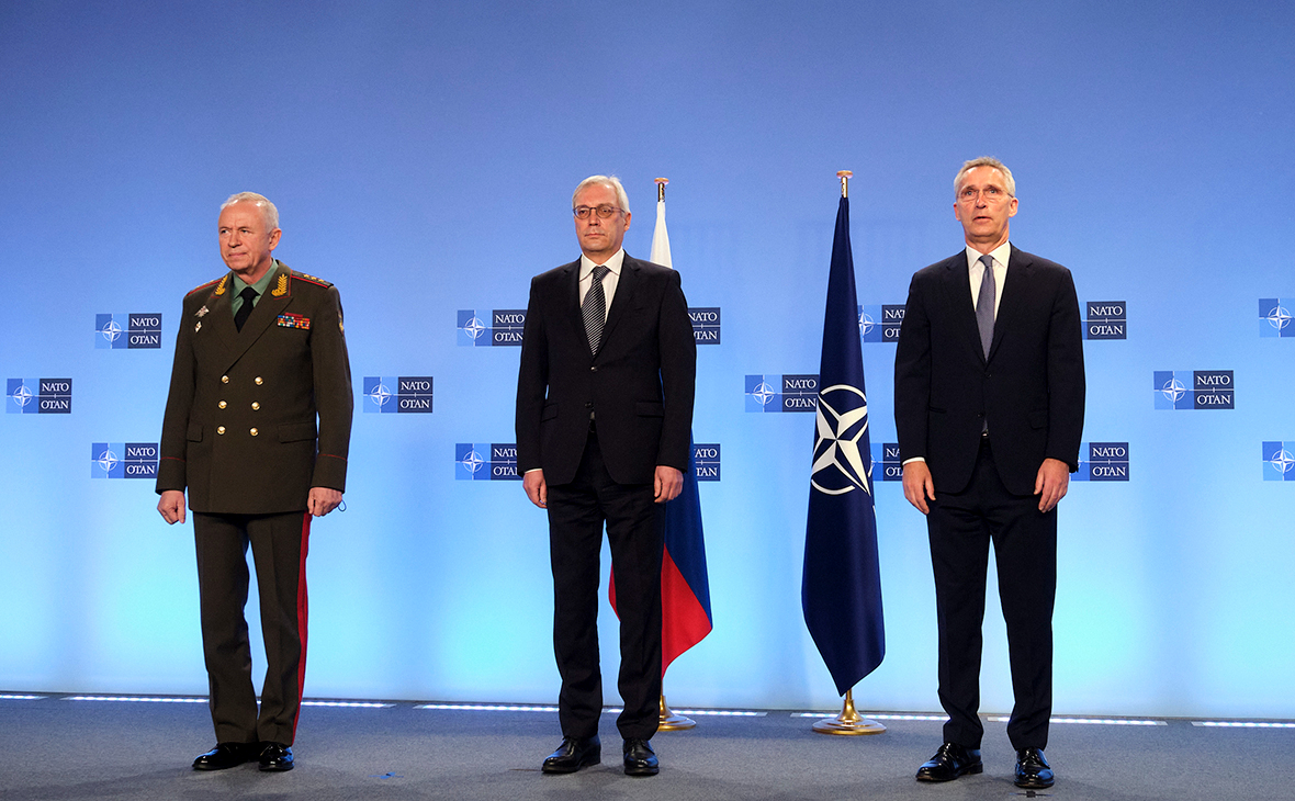 Александр Фомин, Александр Грушко и Йенс Столтенберг (слева направо) перед заседанием Совета Россия&nbsp;&mdash; НАТО в штаб-квартире альянса