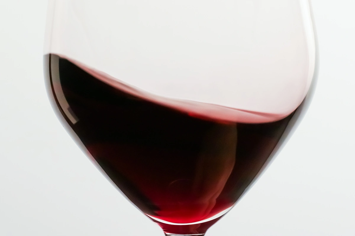 Какие вина поставить на выдержку в 2026 году. Версия Wine Enthusiast