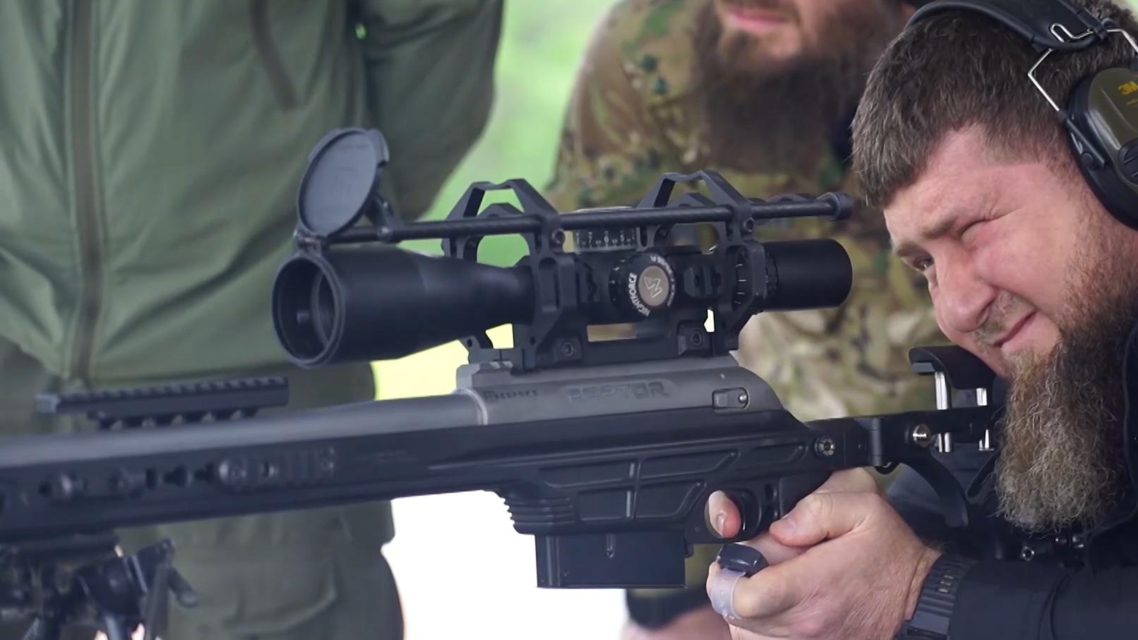 Кадыров испытал снайперскую винтовку